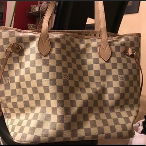 Louis Vuitton Monogram- not real